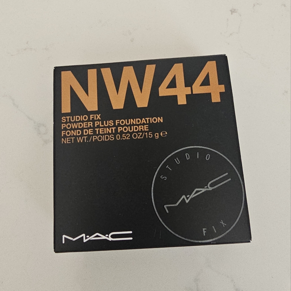 NIB MAC NW44 Studio Fix Powder Plus Foundation